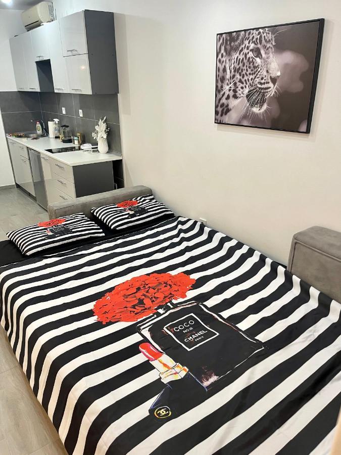 Apartment Diamond -Modern And Lovely Seaside Studio Apartment Котор Екстериор снимка